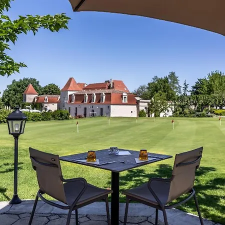Hotel Relais Des Vigiers 4*