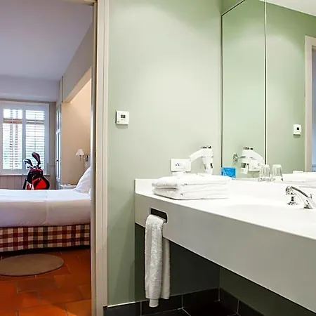 Hotel Relais Des Vigiers 4*