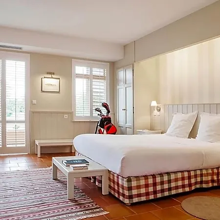 Relais Des Vigiers Hotel