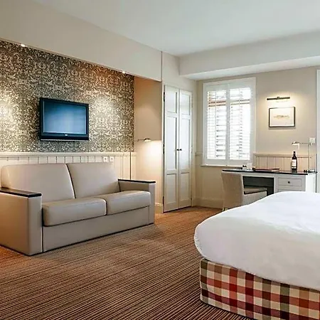 Hotel Relais Des Vigiers 4*