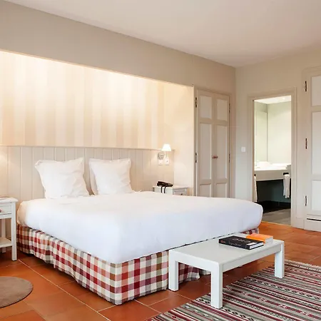 Relais Des Vigiers Hotel 4*
