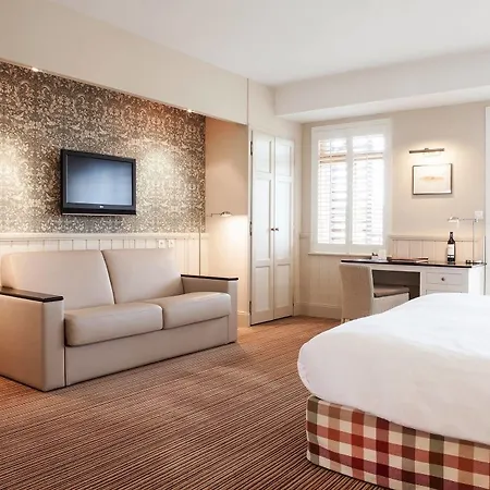 Hotel Relais Des Vigiers 4*